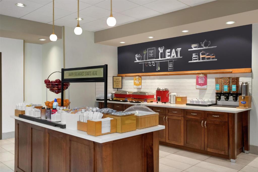 Hampton Inn & Suites by Hilton Tampa Busch Gardens Area photo