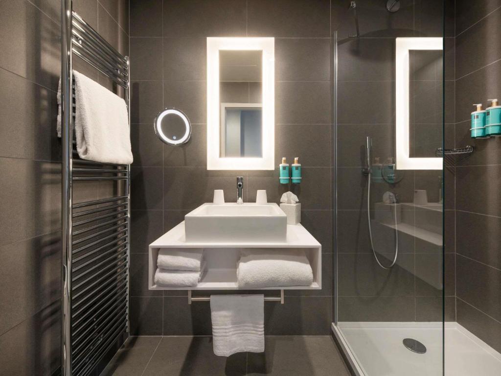 Novotel Paris 20 Belleville - Resim 19