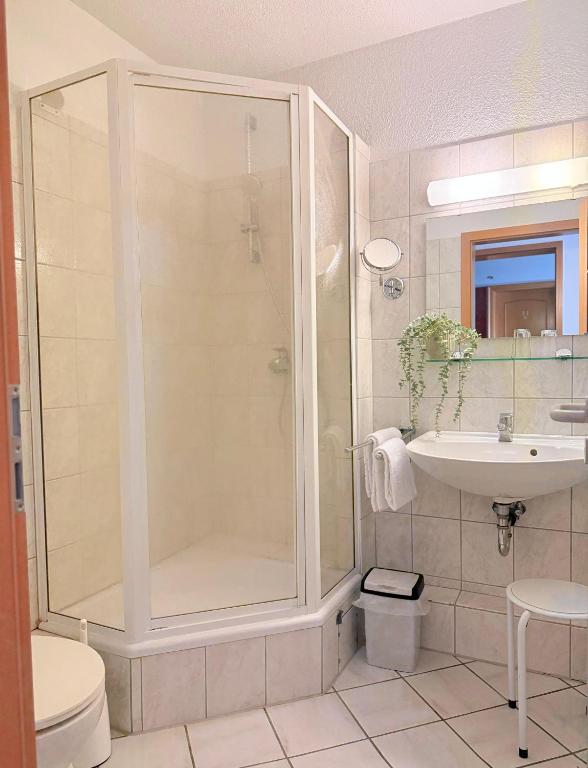 
Single Room with Shower
