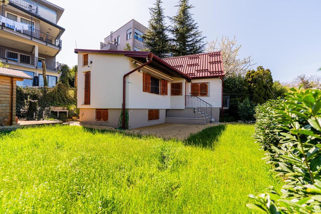 Zagreb 146 - 1 Bedroom - Loggia - WIFI - New - Apartment - Flexible Keybox Entry - Modern - Monthly Rent - WiFi