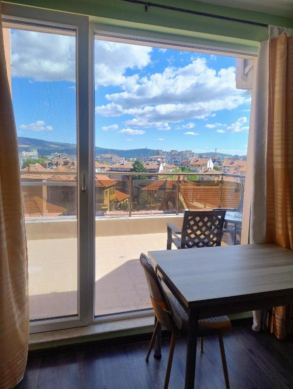 The View - Modern and Central Stay