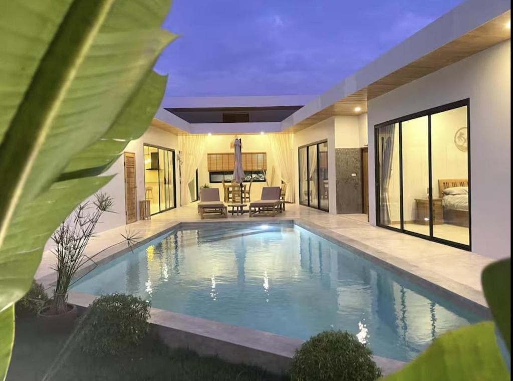 Bazén v ubytování Villa YOLO 3 Chambres avec Piscine Privative nebo v jeho okolí