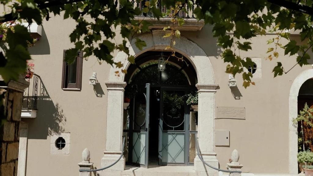 an entrance to a building with a door at Il Pozzo dei Desideri in Ospedaletto dʼAlpinolo