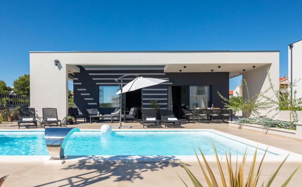 Villa M Luxury