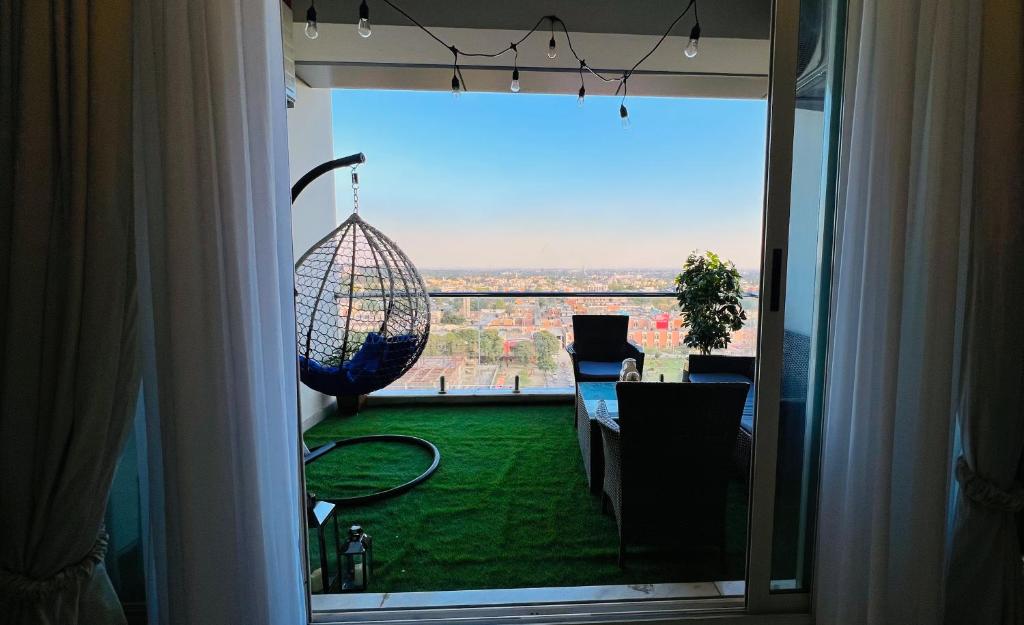 Afbeelding uit fotogalerij van ELYSIUM TOWER Modern & Luxury Apartments Overlooking Centaurus Mall Islamabad in Islamabad