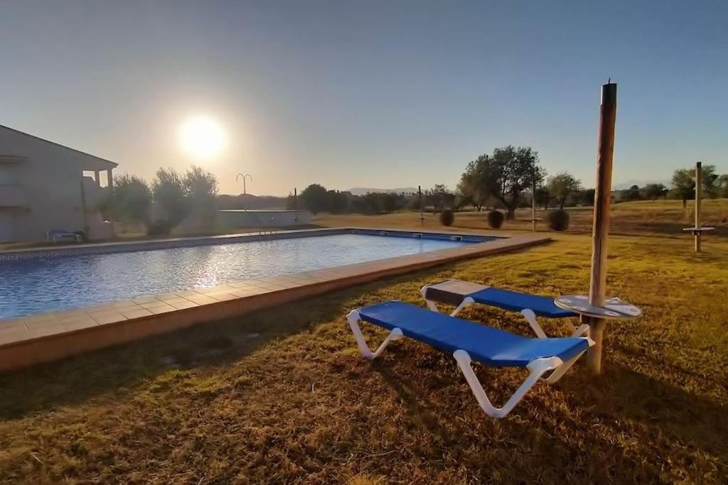 two lounge chairs next to a swimming pool at PoolParadise Tu mejor opción in San Jorge