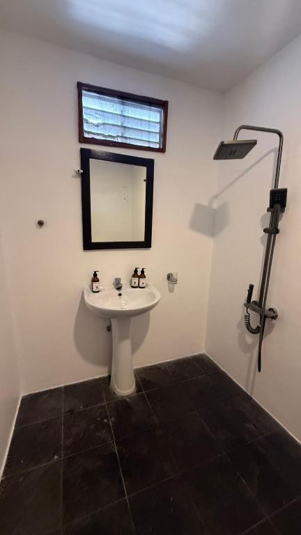 Ocean Air Guesthouse and Villa Weligama - MINUTE TO WAVES - 11