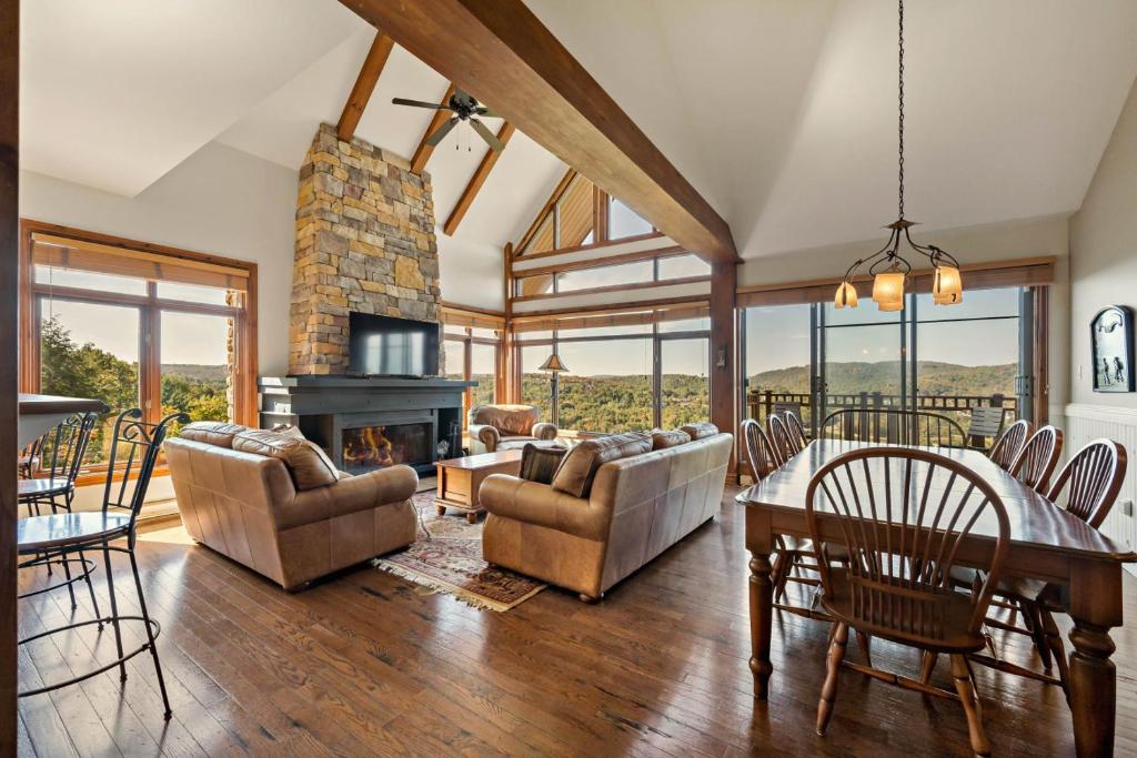a living room with a fireplace and a table and chairs at Tremblant Prestige - Altitude 172-11 in Mont-Tremblant