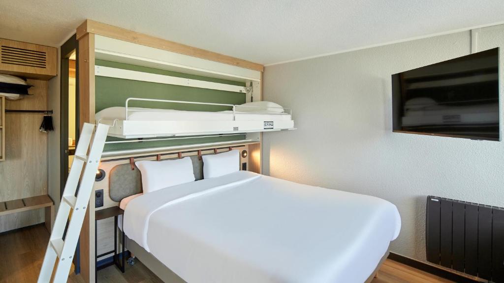 Campanile NATURE - Cergy Pontoise - Standard Room - 1 Queen Bed 1 Bunk Bed