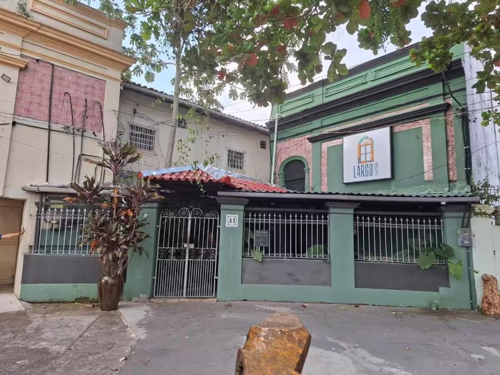 Το κτήριο όπου στεγάζεται  το hostel