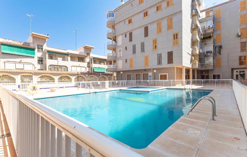 Πισίνα στο ή κοντά στο 2 Bedroom Awesome Apartment In Torrevieja