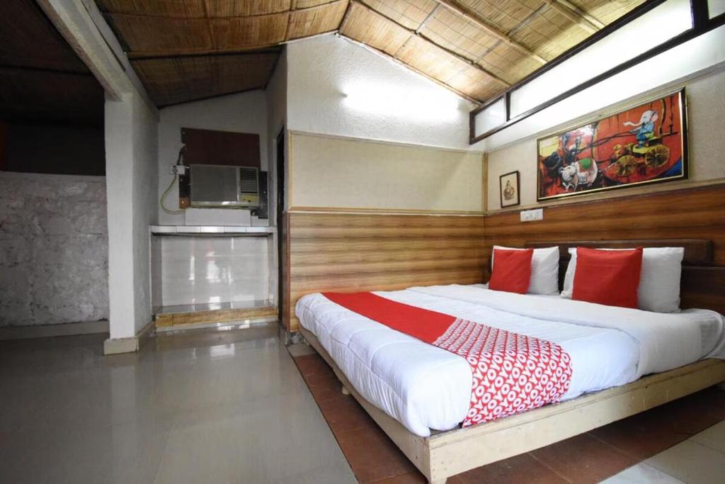 Katil atau katil-katil dalam bilik di Farm House in Morni