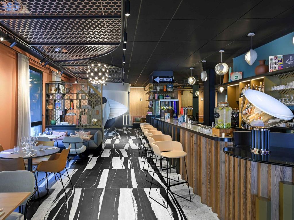 Εστιατόριο ή άλλο μέρος για φαγητό στο Tribe Paris La Defense Esplanade