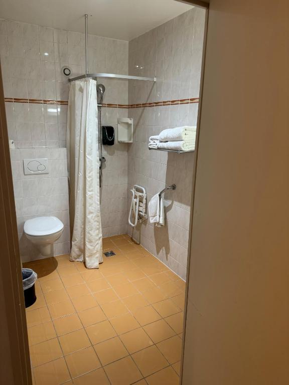 Hôtel des Deux Avenues - Resim 11