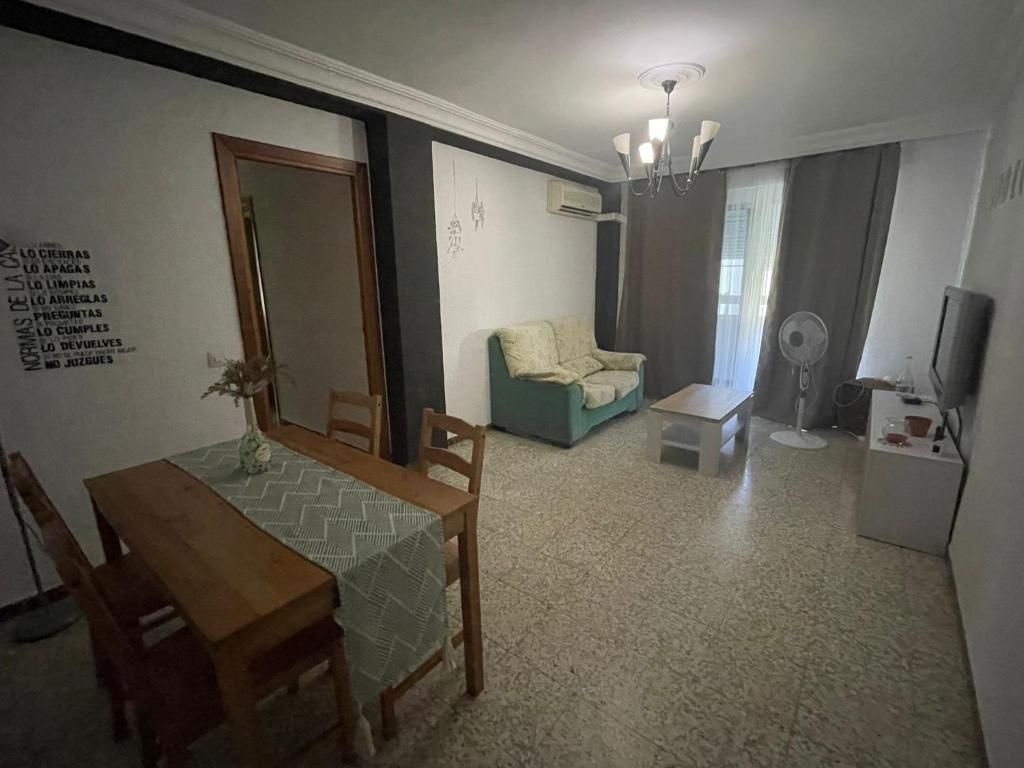 Un televizor și/sau centru de divertisment la Apartamento Plaza Sancho Panza