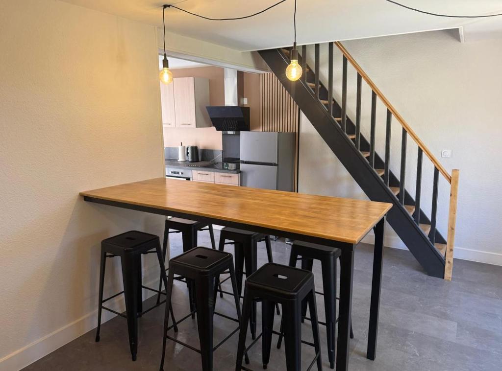 Fotografie z fotogalerie ubytování Maison avec Jardin 6 Couchages & Parking gratuit à proximité du Futuroscope v destinaci Jaunay-Clan