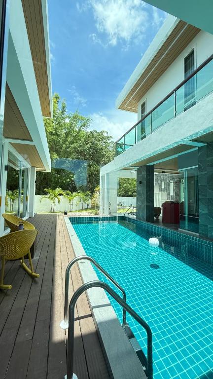 a swimming pool in the middle of a house at De Flourishing Hill Pool Villa , Cha Am in Cha Am