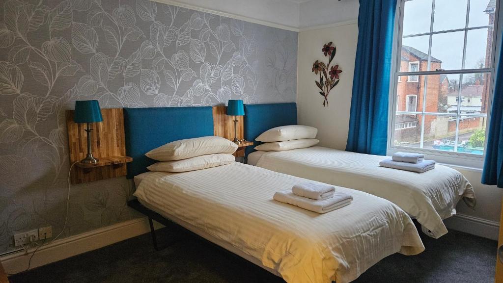 Edward Hotel - Twin Room