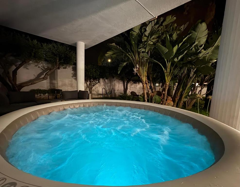 Πισίνα στο ή κοντά στο Villa Luxe Heated hydromassage mini-pool WI-FI P-Privato AC Garden Patio BBQ Near the Sea