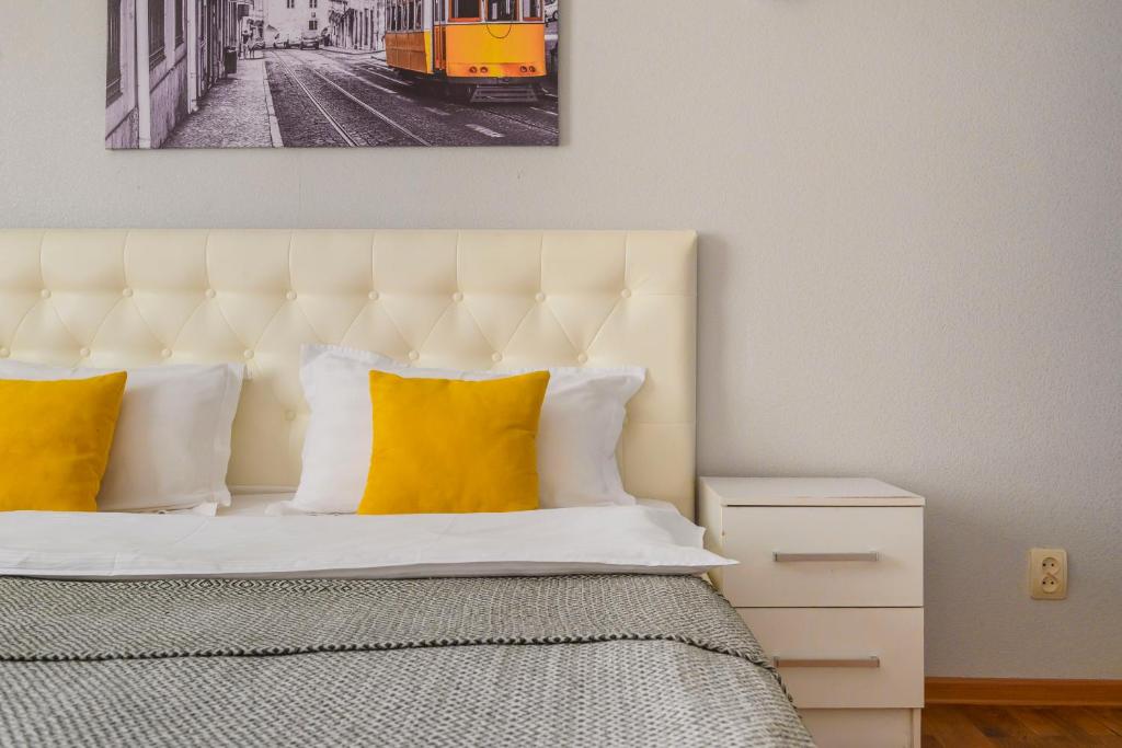 Postel nebo postele na pokoji v ubytování Красивая квартира в Золотом квадрате Зенкова 86