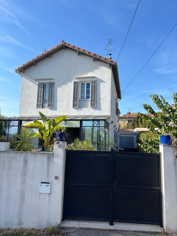 Guest House, La Treille, Marseille - Apartamento De Dos Dormitorios