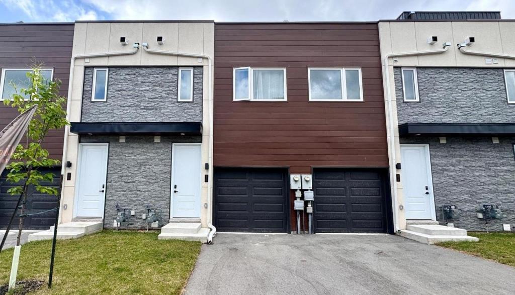 Bentley Commons Fallsview - Luxury 4 Bedroom 4 Bath Townhouse - Resim 1