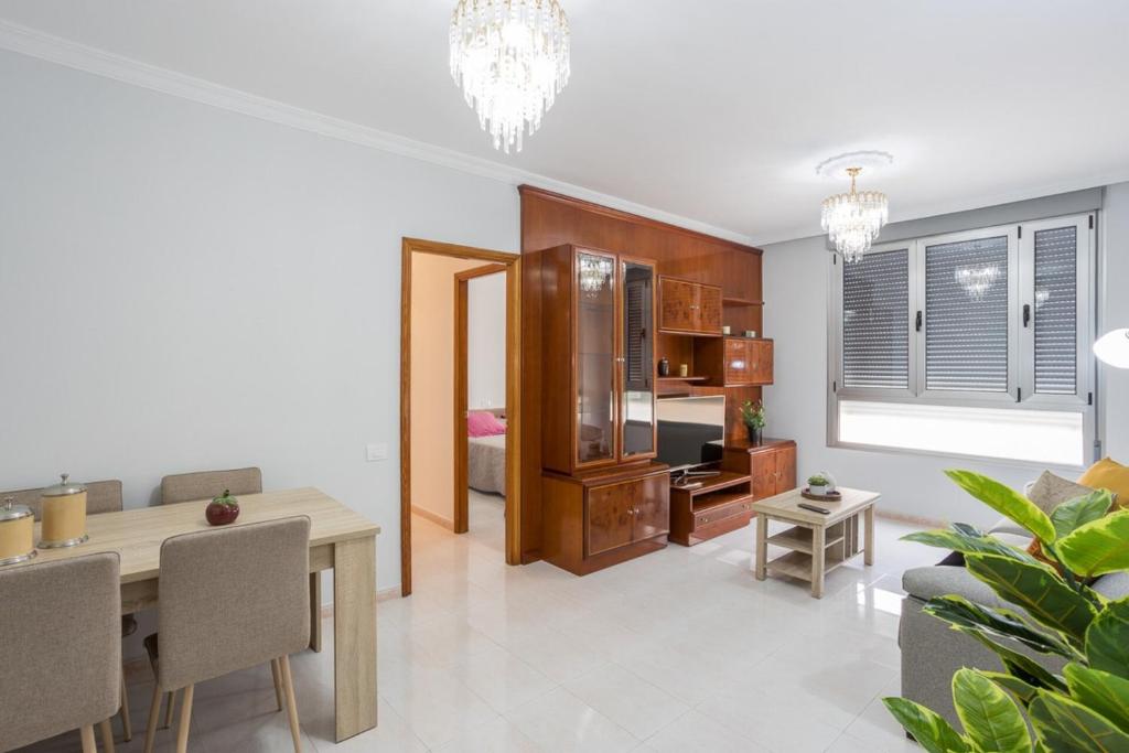 Flatguest Las Canteras Beach 10 + Wifi + 5 Pax