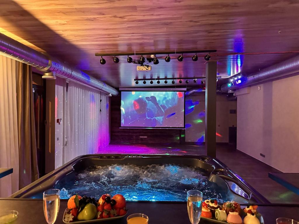 Ảnh trong thư viện ảnh của Skyhouse SPA Cinema and Party apartment ở Rīga