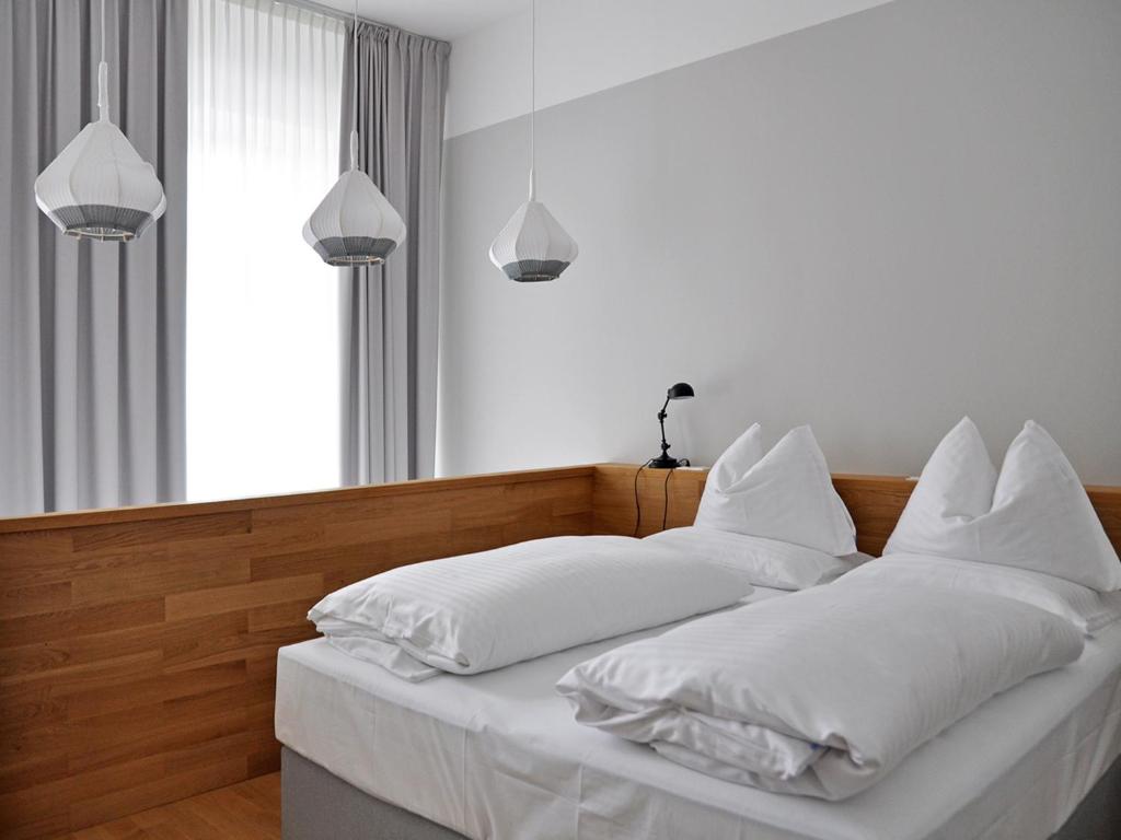 Postel nebo postele na pokoji v ubytování grätzlhotel Schönbrunn