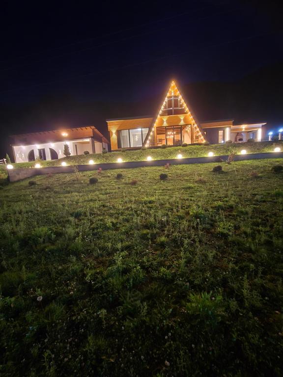 Κήπος έξω από το Cabana A-frame Apuseni