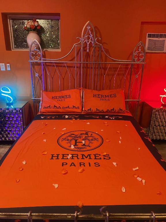 an orange bed with a harlem wizards parks sign on it at DC Private Room Luxury Spa Bath in Washington, D.C.