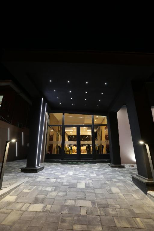 Garni Hotel Zen free parking - Resim 26