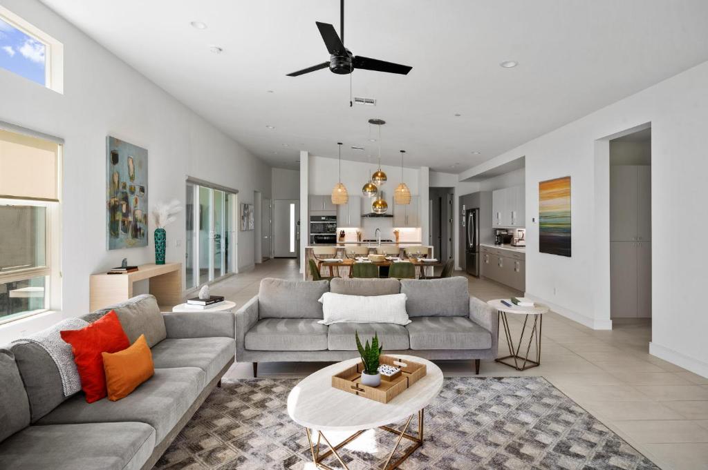 Et opholdsområde på 1 mi from Tennis Garden - Corn hole - Pool Access