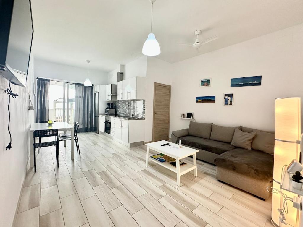 Η κουζίνα ή μικρή κουζίνα στο Cotillo Luna en centro, 1 min de la playa, cocina completa y WIFI