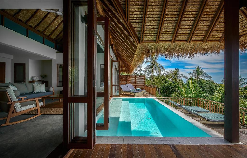 Bazén v ubytování Phandara Luxury Pool Villas nebo v jeho okolí
