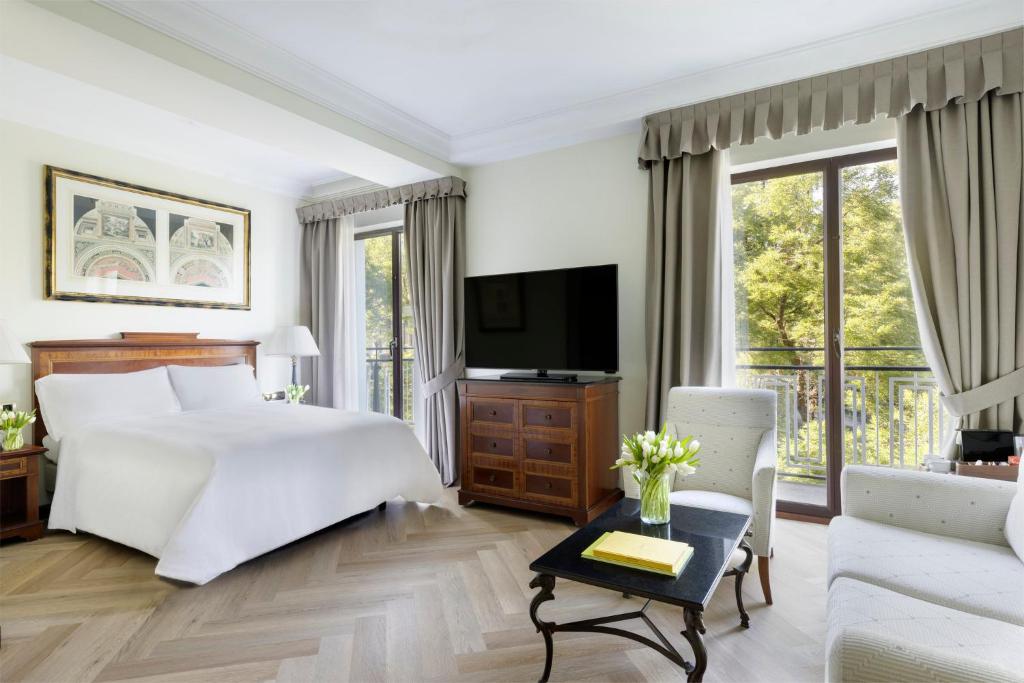 TV a/nebo společenská místnost v ubytování InterContinental Madrid by IHG