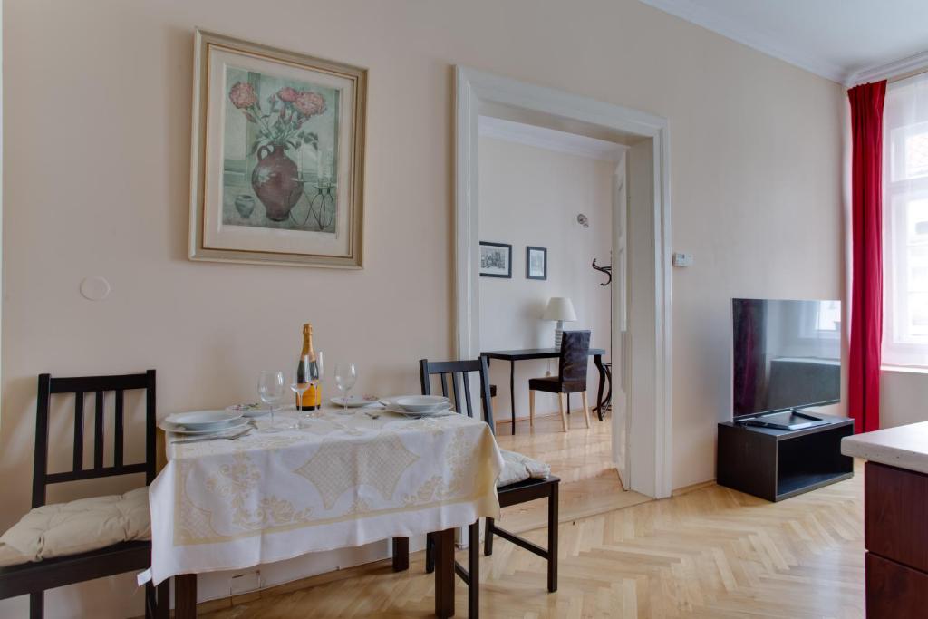Prague Siesta Apartments - Two-Bedroom Spacious Apartment
