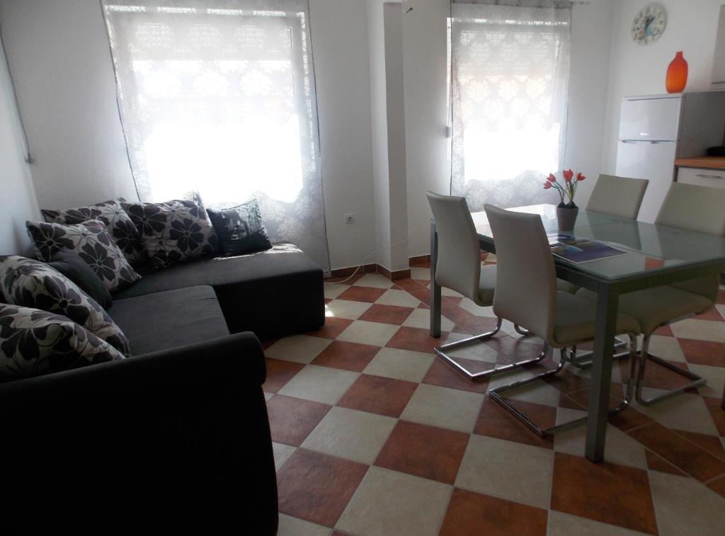 Posedenie v ubytovaní Apartments Lalić
