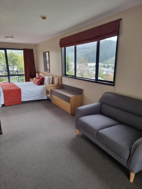 
Executive Studio with Spa Bath 
