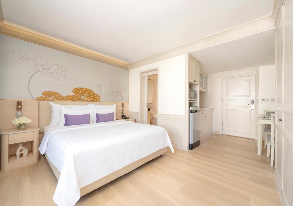 
Deluxe Balcony Lakeview
