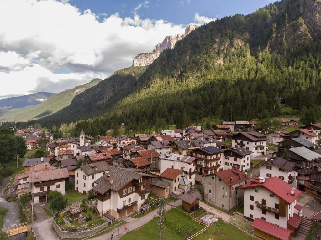 Nespecifikovaný výhled na hory nebo výhled na hory při pohledu z hotelu