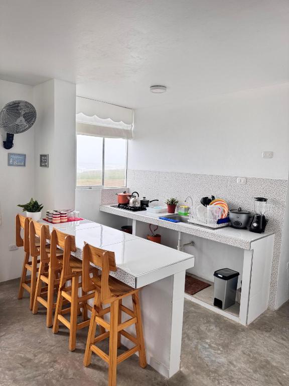 Kuchyň nebo kuchyňský kout v ubytování Departamento en Chancay con Vista al Mar y cerca al Megapuerto