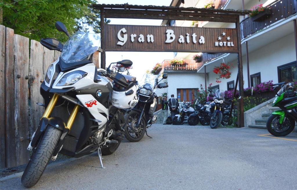 Fotografie z fotogalerie ubytování Hotel Gran Baita v destinaci Sauze dʼOulx