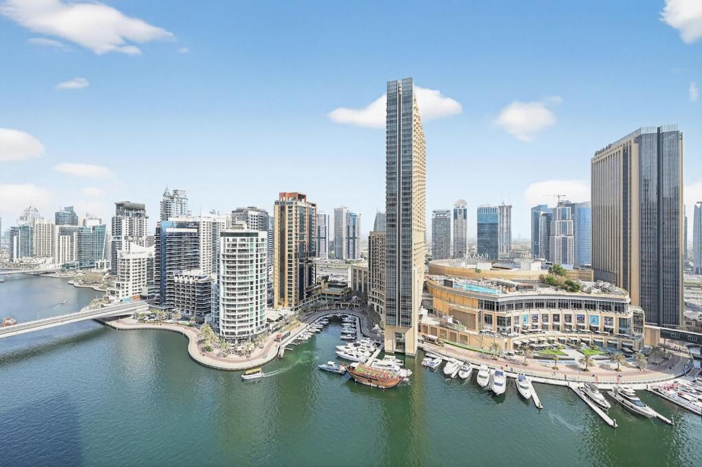 لابی و فضای عمومی 70m2 Bay Central-Luxury One Bedroom with Spectacular Marina Views - تصویر ۵