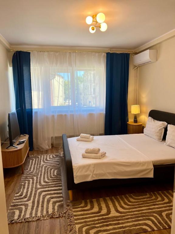 a bedroom with a bed with two towels on it at Constanta Seaside Studio in Constanţa