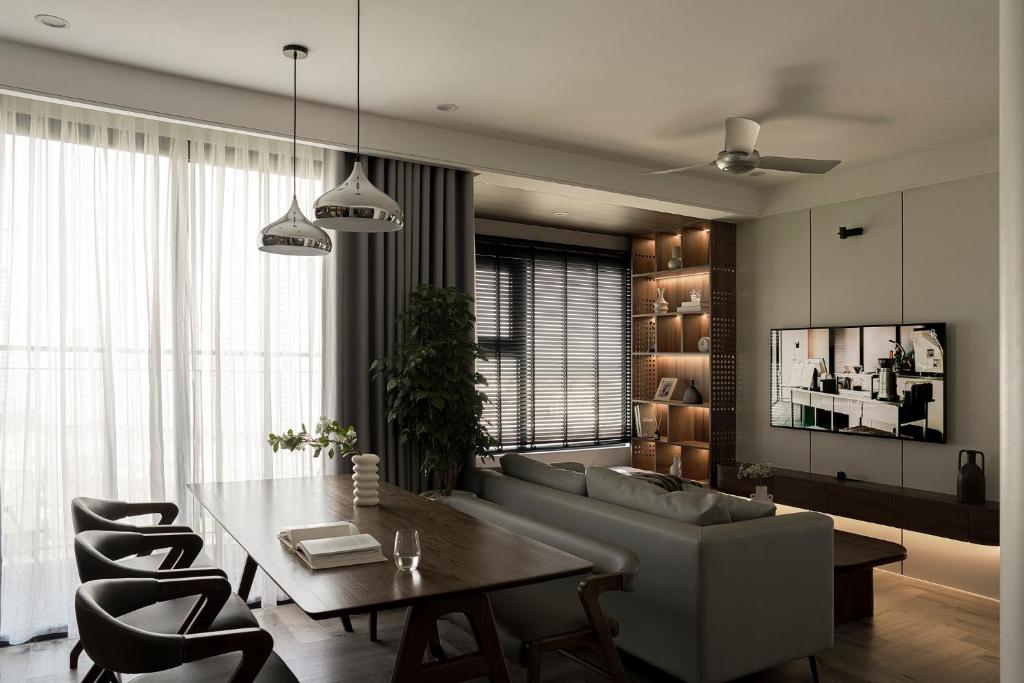 Χώρος καθιστικού στο The Silver Orchid Hanoi-Chic Hideaway with Coffee Shop-Old Quarter Charm