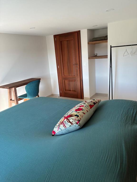Mas des quatre cyprès - Kamer Met Kingsize Bed En Uitzicht Op Zee