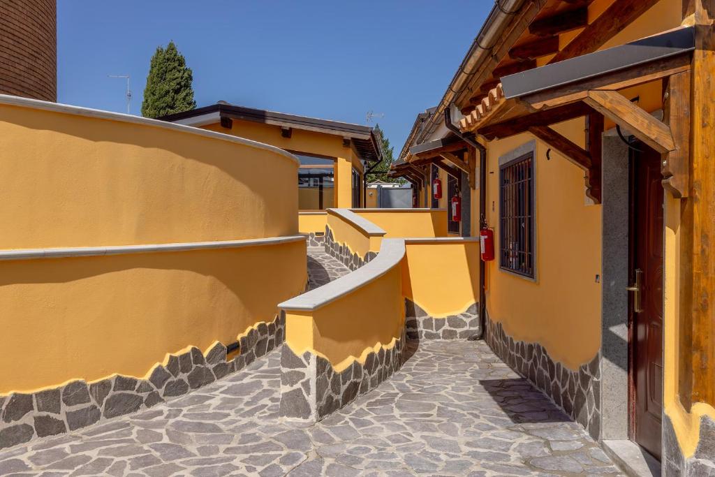 a cobblestone alley between two buildings at Il Piccolo Borghetto in Rome