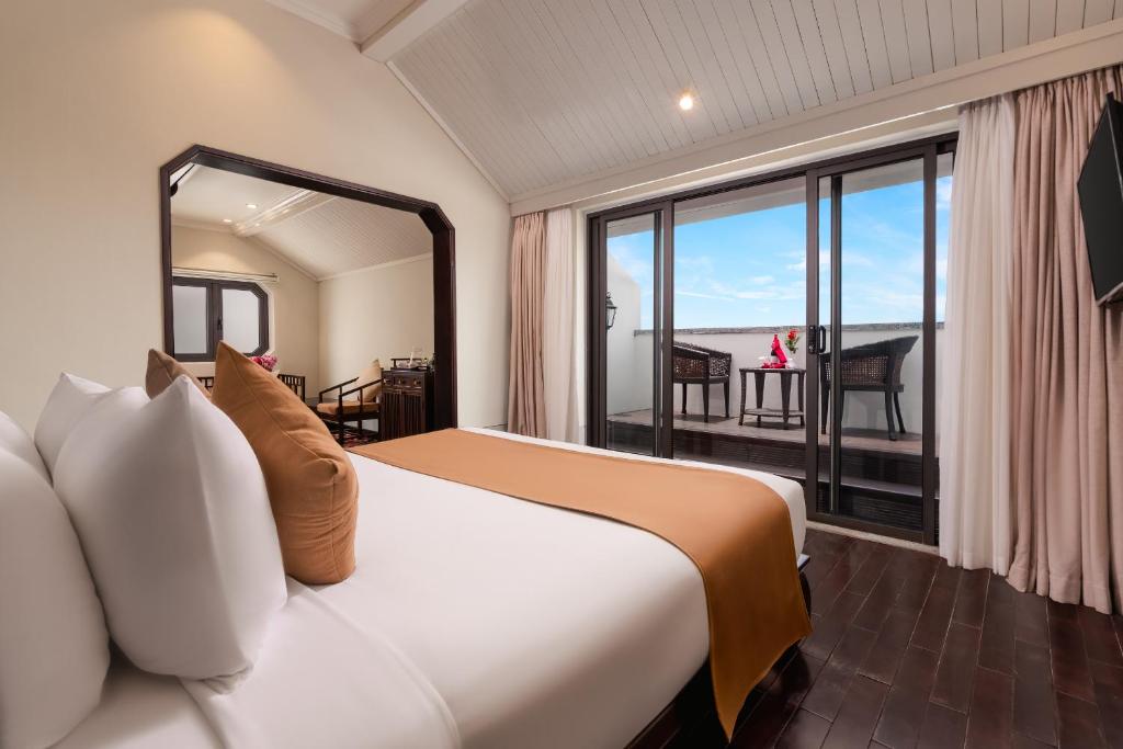 Suite Giường Cỡ King Có Ban Công Và Nhìn Ra Sông