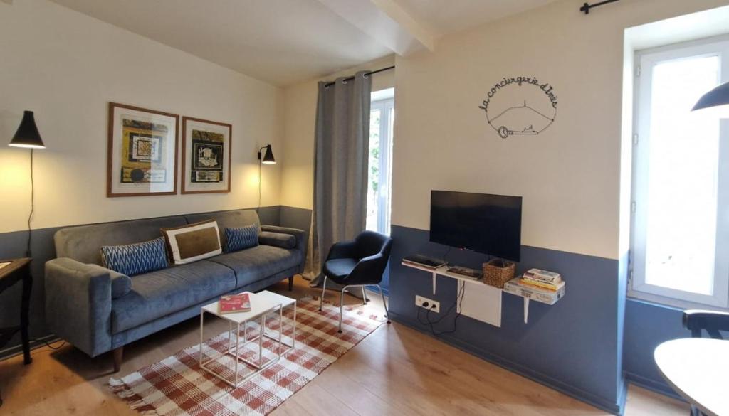 TV a/nebo společenská místnost v ubytování Puy-de-Dôme #Hypercentre